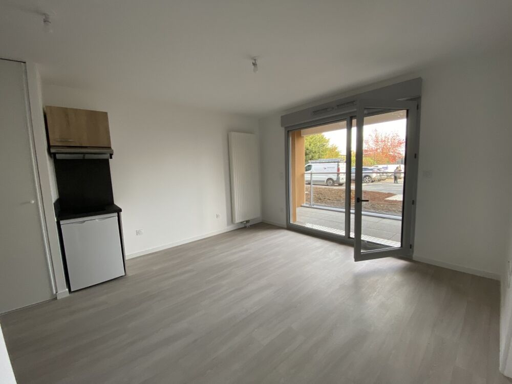 T2 avec terrasse et parking à LAVAL