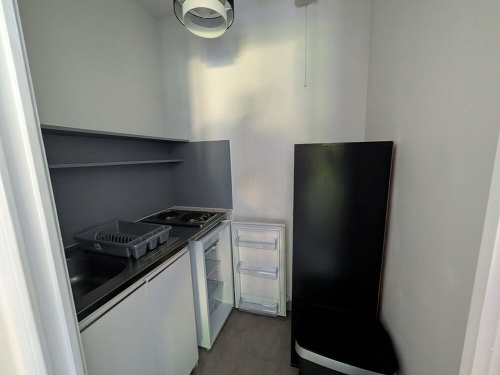 PONTIVY À PROXIMITÉ IMMÉDIATE DES COMMERCES À PIEDS STUDIO DE 21M² ENVION EN BON ETAT GENERAL
