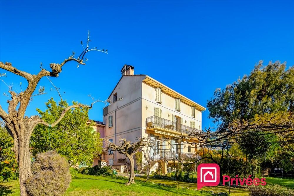 Vente Appartement HAUT DE VILLA EN DUPLEX AVEC GRAND JARDIN, GARAGE ET PARKINGS Cannes la bocca