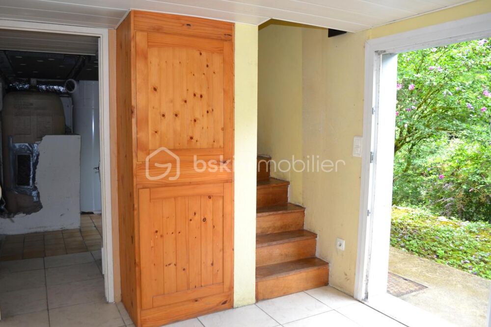 En exclusivité À vendre : Maison élevée sur sous-sol dans un quartier calme