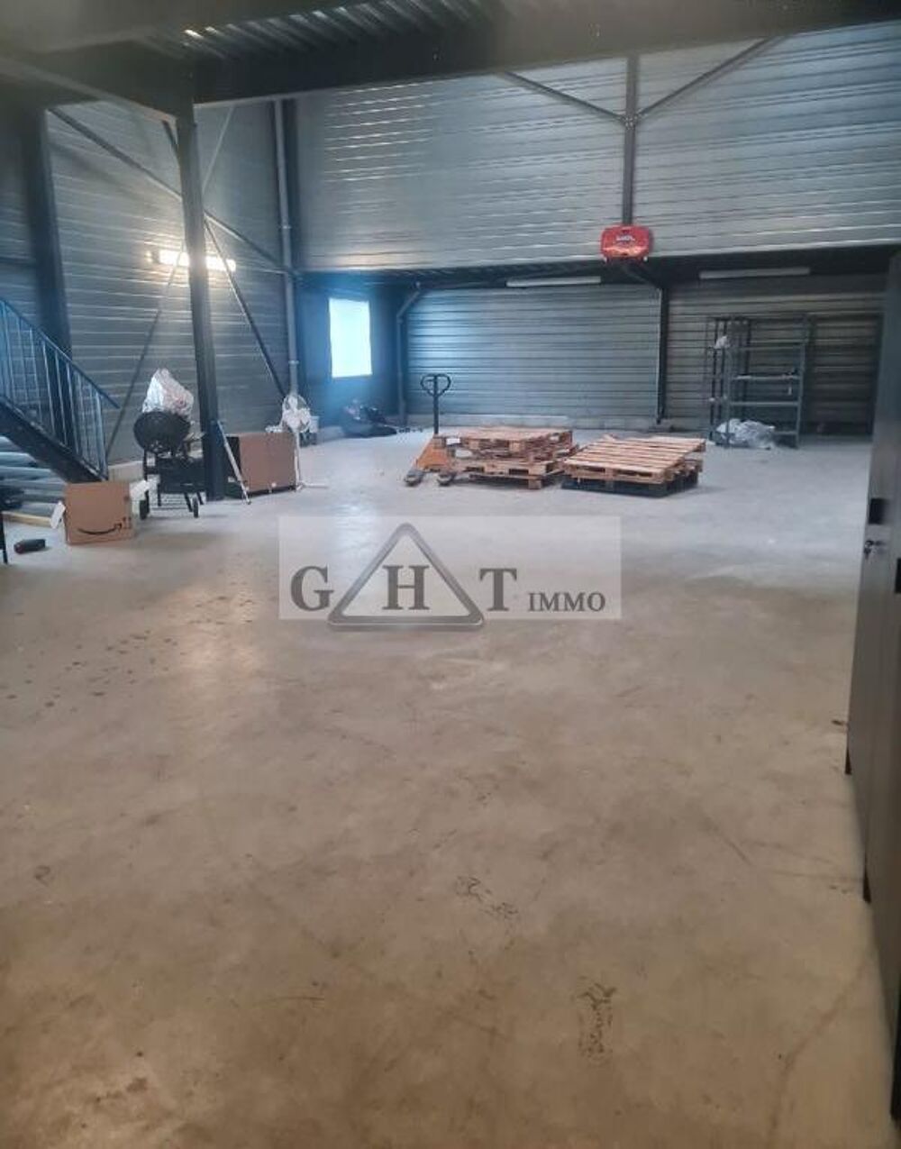   Local d'activité de 300 m² à louer à DOMONT 