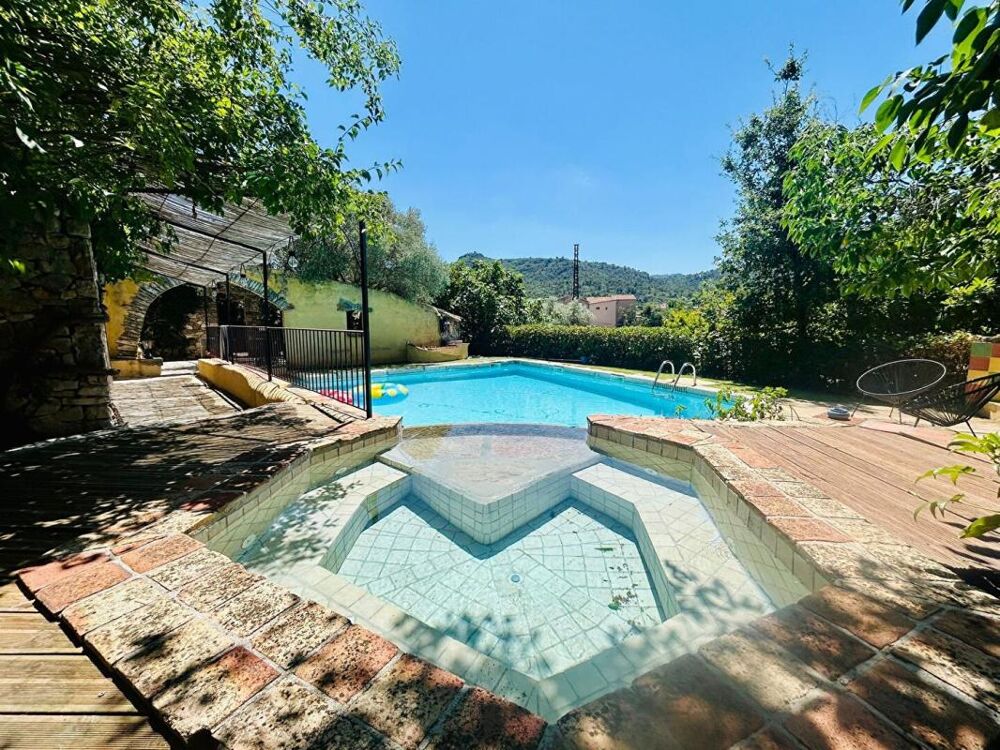 ROUGIERS VILLA T5 sur 1857 m² de terrain