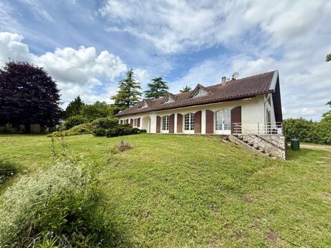   Maison de 7 pi�ces de 214 m� � Ordonnac Maison - 7 pi�ce(s) - 235 m�