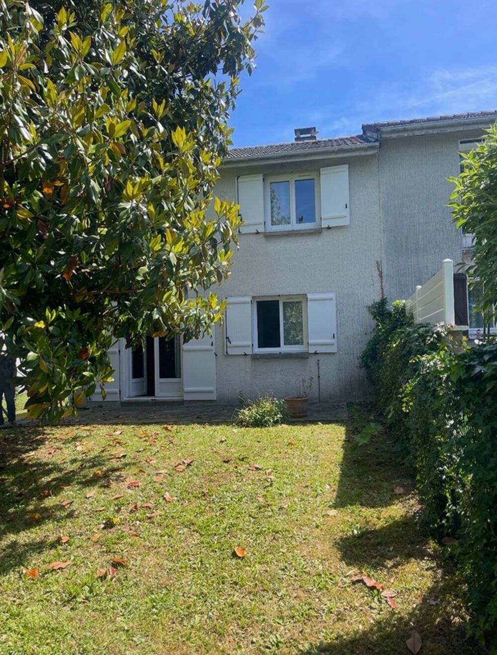 Maison familiale 5 pièces  Environ 100 m² habitables avec garage, terrasse et jardin  Secteur recherché