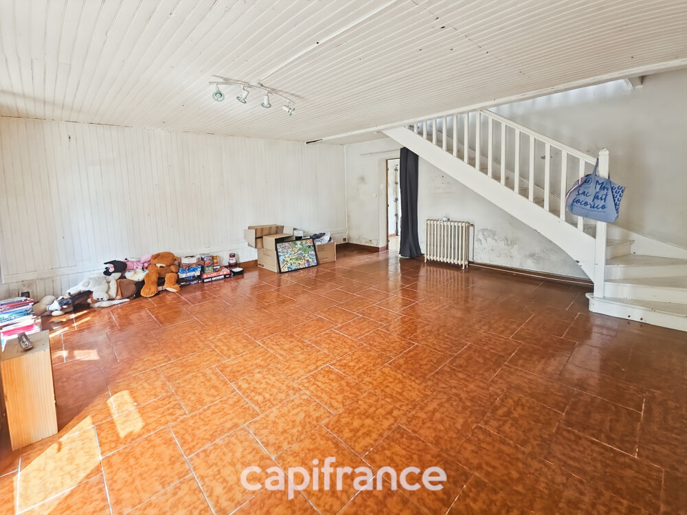 Maison à vendre 8 pièces, 164 m² AMBES (33), jardin, garage