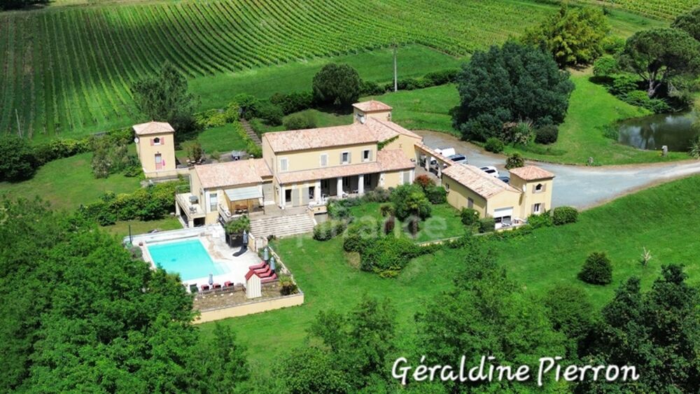 propriété de prestige denviron 480 m² implantée sur un terrain de 3.4 hectares avec 2 gîtes et chambre d'hôte