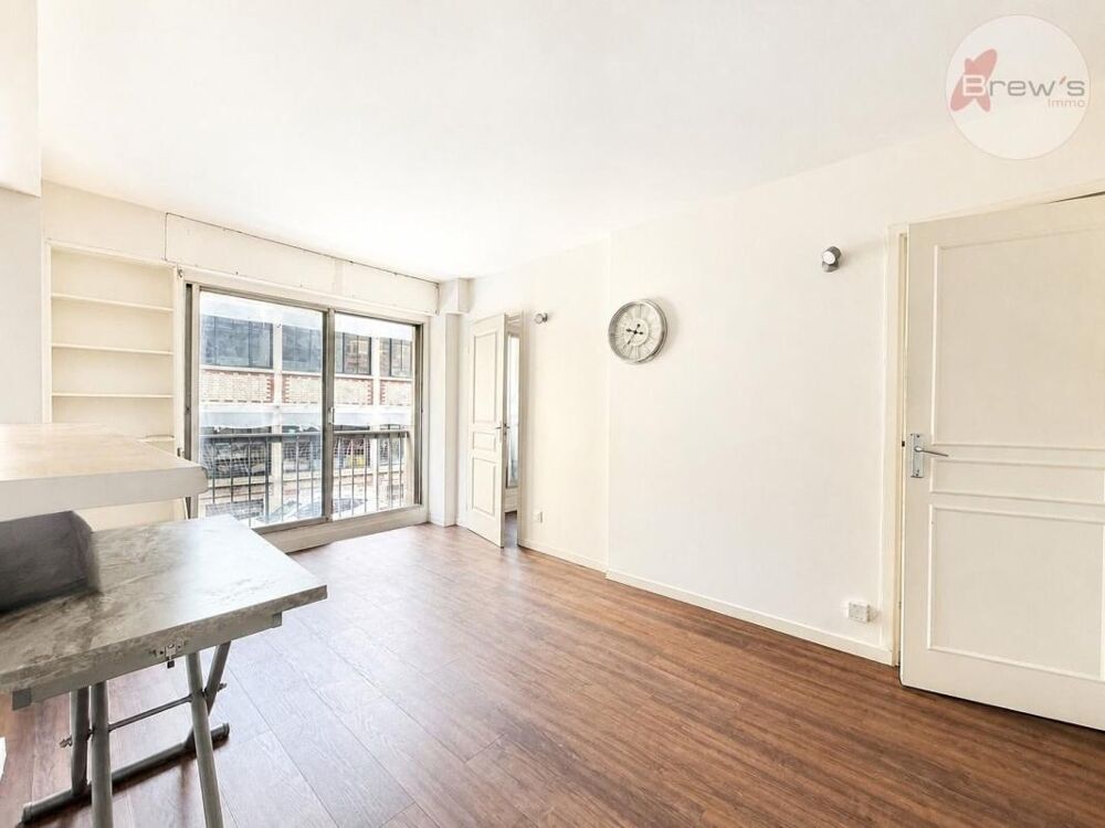 Location Appartement T2 meublé avec balcon filant sur toute la façade - Ascenseur Paris 20
