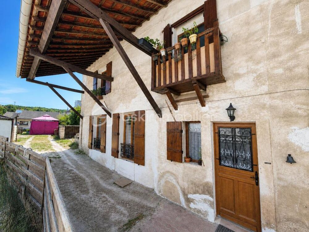 Maison de caractère  Beaux volumes, 3 chambres et jardin
