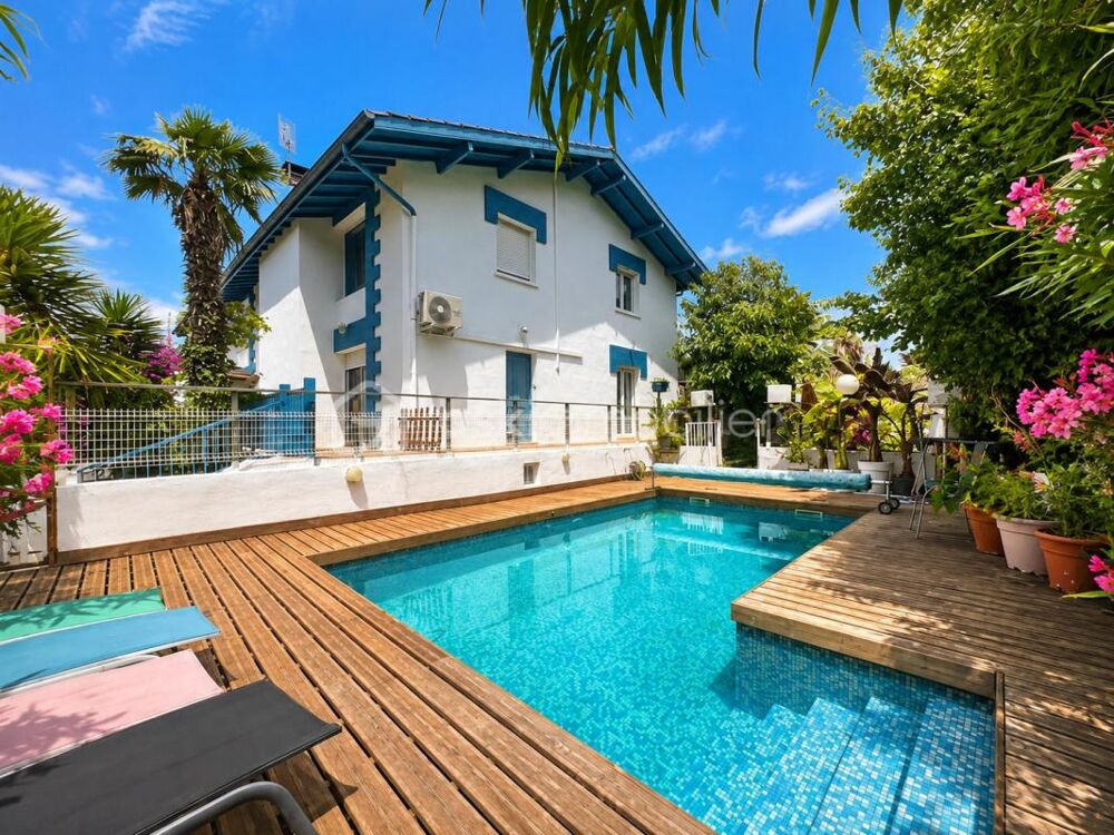 Maison mitoyenne avec piscine chauffée-Au calme, sans vis à vis avec jardin paysagé