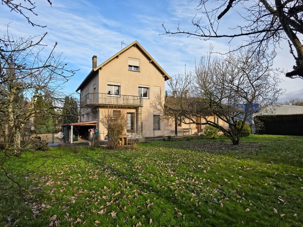 Maison familiale sur 2 000 m² de terrain  Idéale artisan, maçon, charpentier ou entrepreneur, à deux pas de Lons-le-Saunier