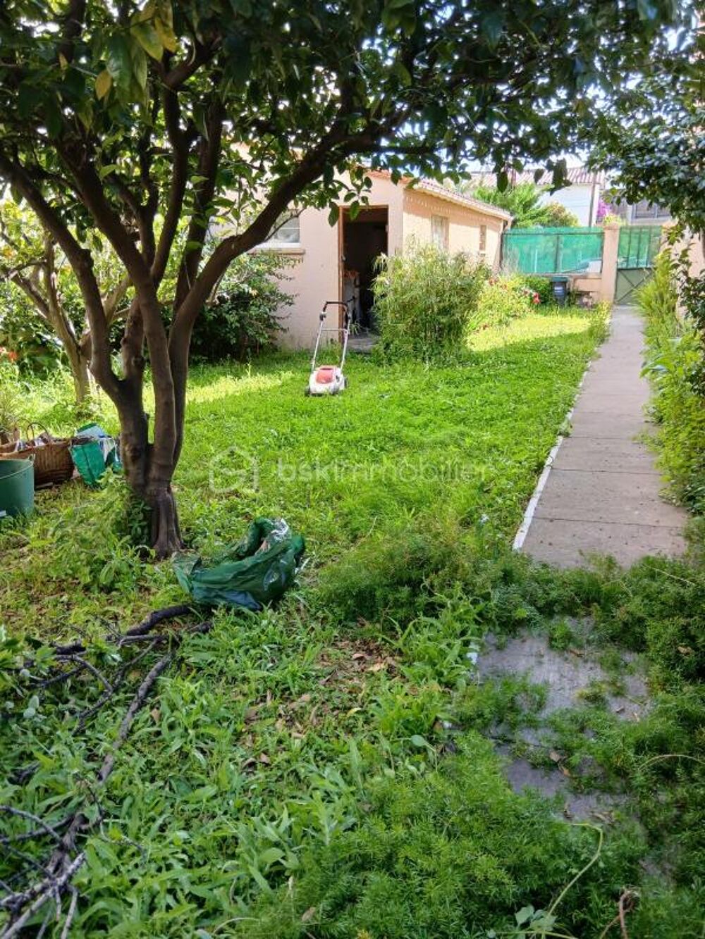 A VENDRE MAISON DE VILLE 3 FACES DE 113M SUR TERRAIN DE 288M² A PERPIGNAN - SECTEUR BAS VERNET - QUATRE CHAMBRES - GARAGE - VERA