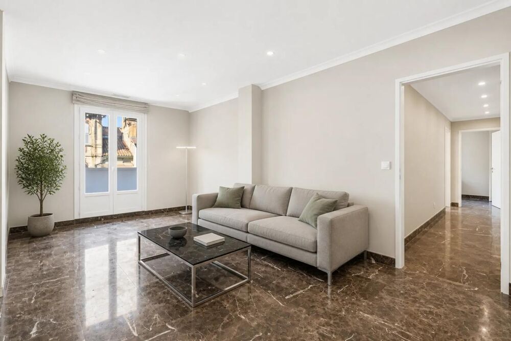 Appartement ensemble de bureaux 6 pièces de 152 m² à Avignon
