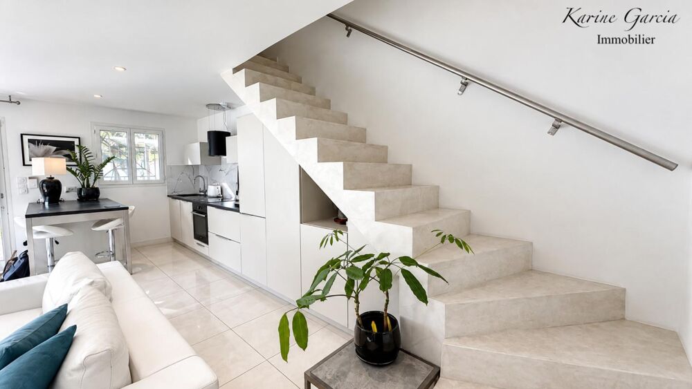 Vente Maison SANARY SUR MER - A 10 MINUTES A PIED DU PORT - MAISON INDIVIDUELLE 106 M² - TERRAIN 133 M² - GARAGE 27 M² Sanary sur mer