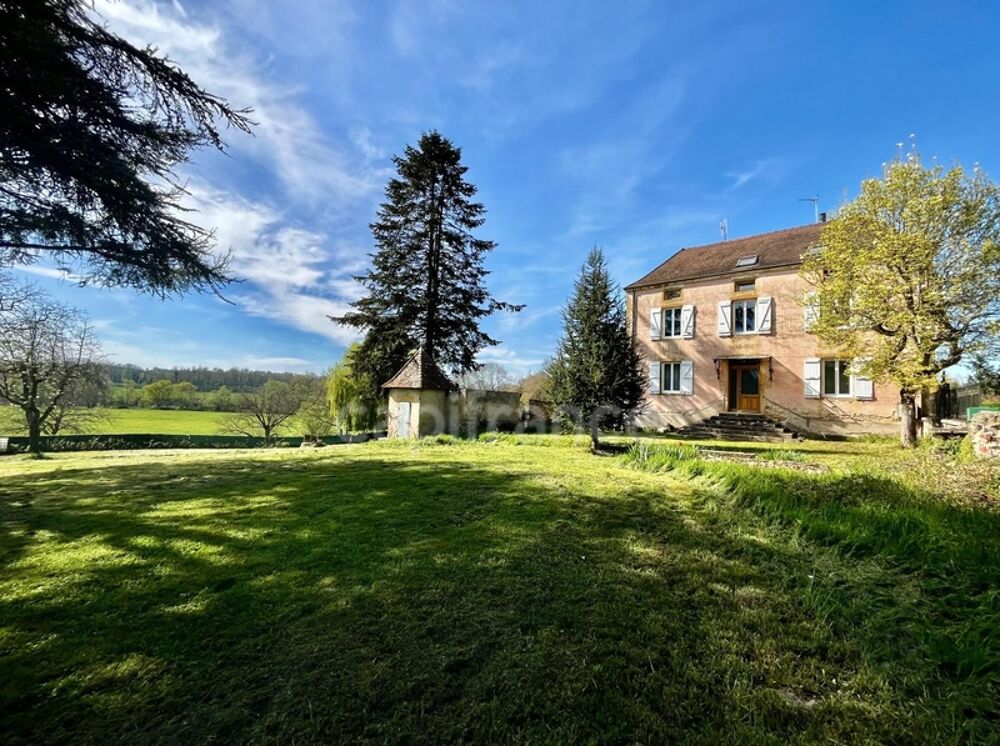 Saint-Pierre-la-Noaille (42)Grande maison de caractère de 217 m² habitables et un potentiel d'aménagement jusqu'à 475 m² sur 3
