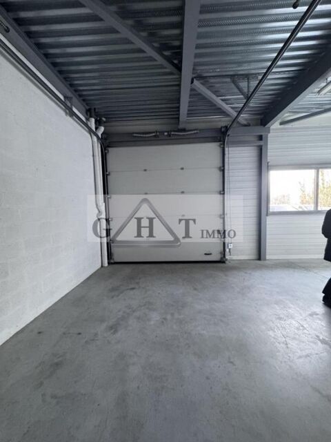   ENTREPOT 233 M² A LOUER BUSSY SAINT MARTIN 