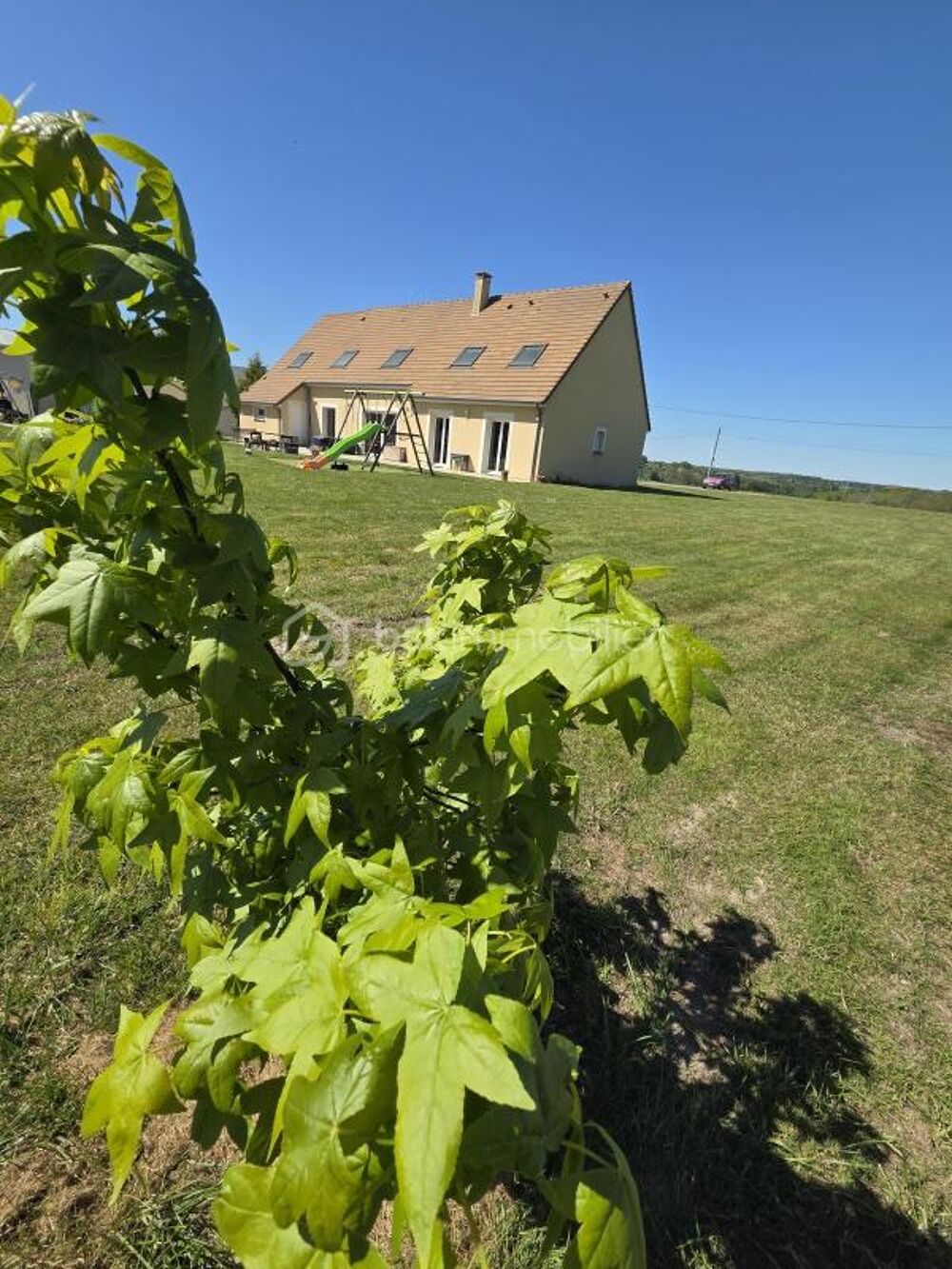 Maison récente en campagne