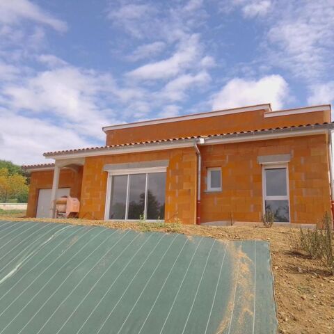   Maison de 73m2  louer sur St Symphorien de Lay Maison - 3 pice(s) - 73 m