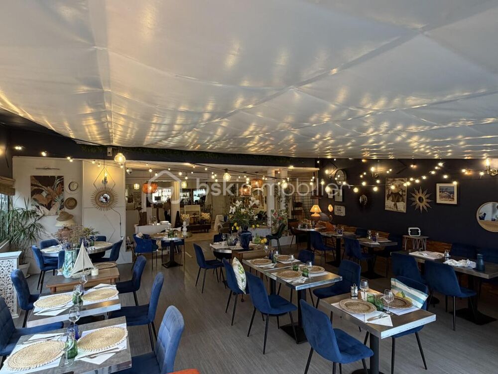   Emplacement PREMIUM pour ce Restaurant face au Port de Cavalaire-sur-Mer (83240) 