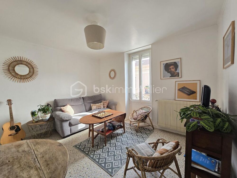 Vente Maison Maison compose de 2 Appartements, cour et garage Le teil