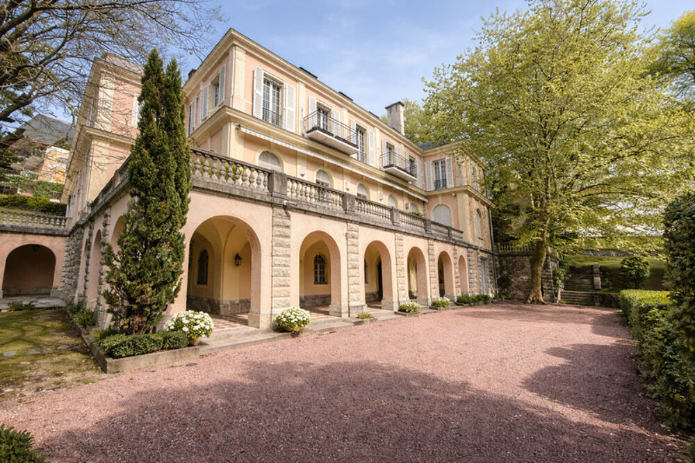 Biarritz  Élégance et prestige dans une demeure historique avec parc, piscine et tennis