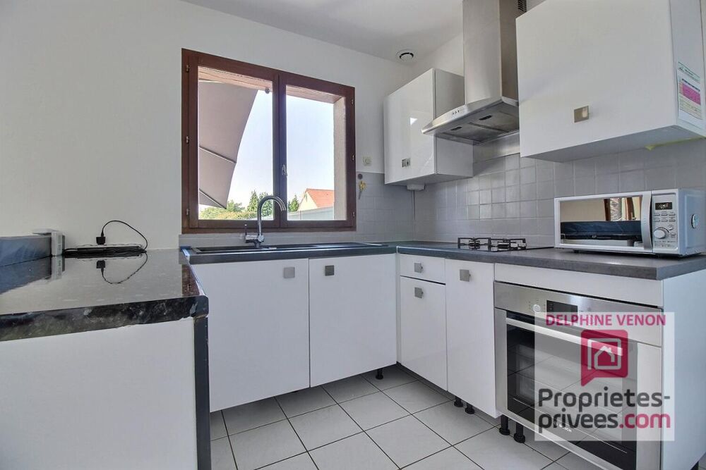 Exclusivité - Maison de plain-pied climatisée classe énergie C à 2 pas des commodités à Saint Martin D Abbat