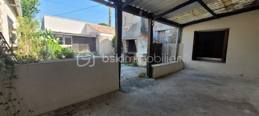 MAISON DE PLAIN PIED DE 70M2,GRENIER AMENAGEABLE DE 70M2, DEPENDANCES, GARAGE + COUR FERMEE
