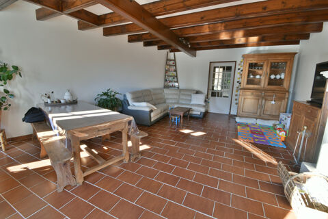   Maison  vendre 5 pices proche de TONNAY BOUTONNE (17), jardin et garage Maison - 5 pice(s) - 152 m