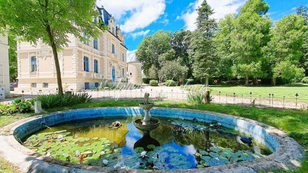 à vendre  Propriété/château Tours (37000)