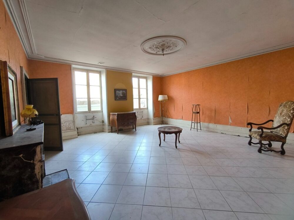 Charentaise à rénover entièrement 10 pièces VERTEUIL SUR CHARENTE (16)