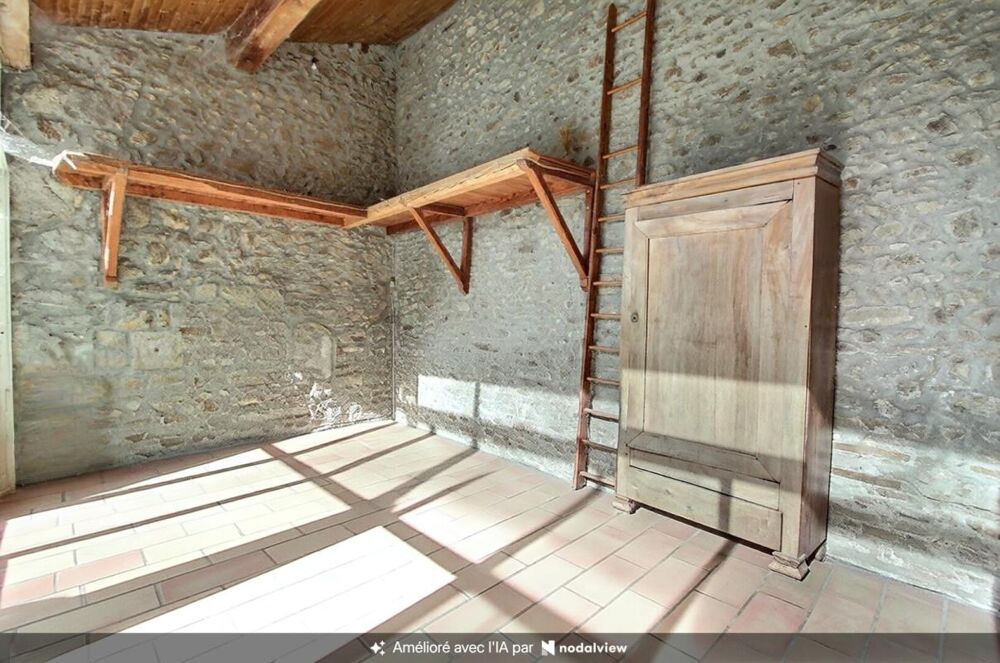 Saint Genest Malifaux 42660 corps de ferme avec cour fermée 215m² habitables 4 chambres, écurie-grange sur 1300m² de terrain