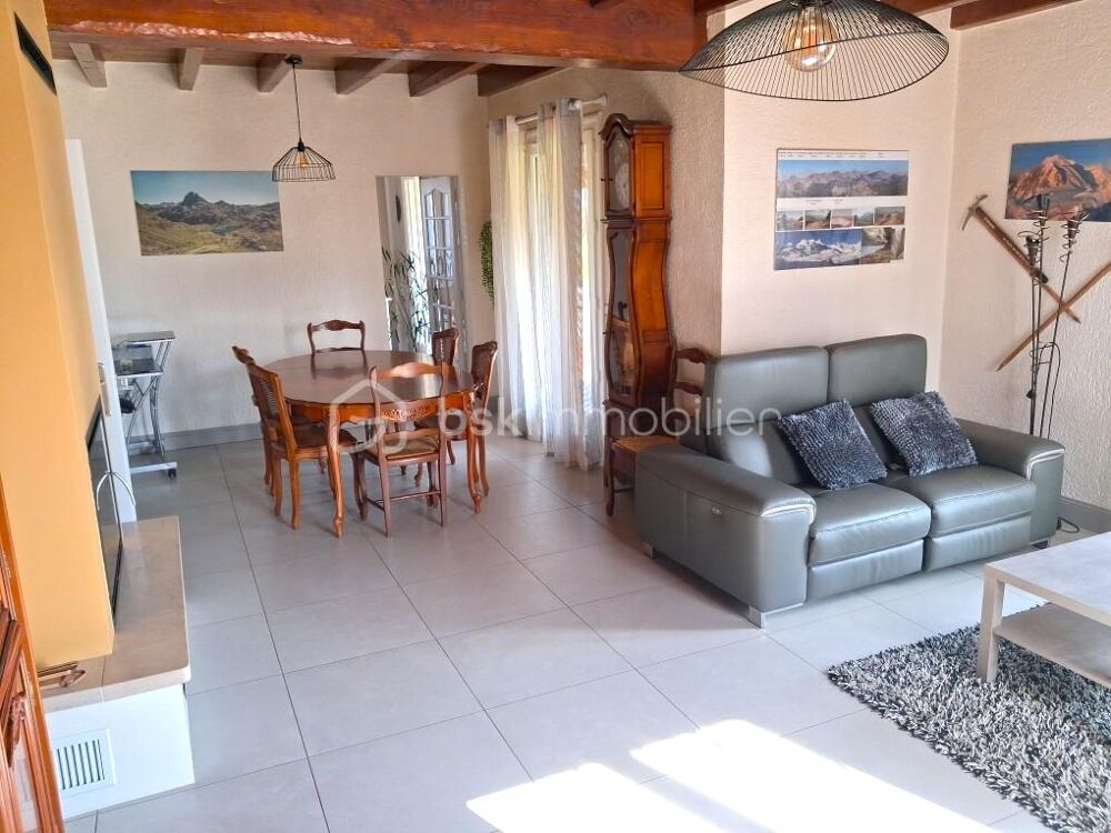 Maison avec une suite parentale, trois chambres et un sous-sol total