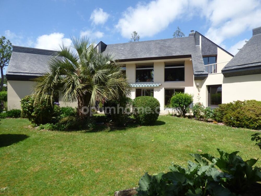 Vaste maison 220 m2 avec beau terrain