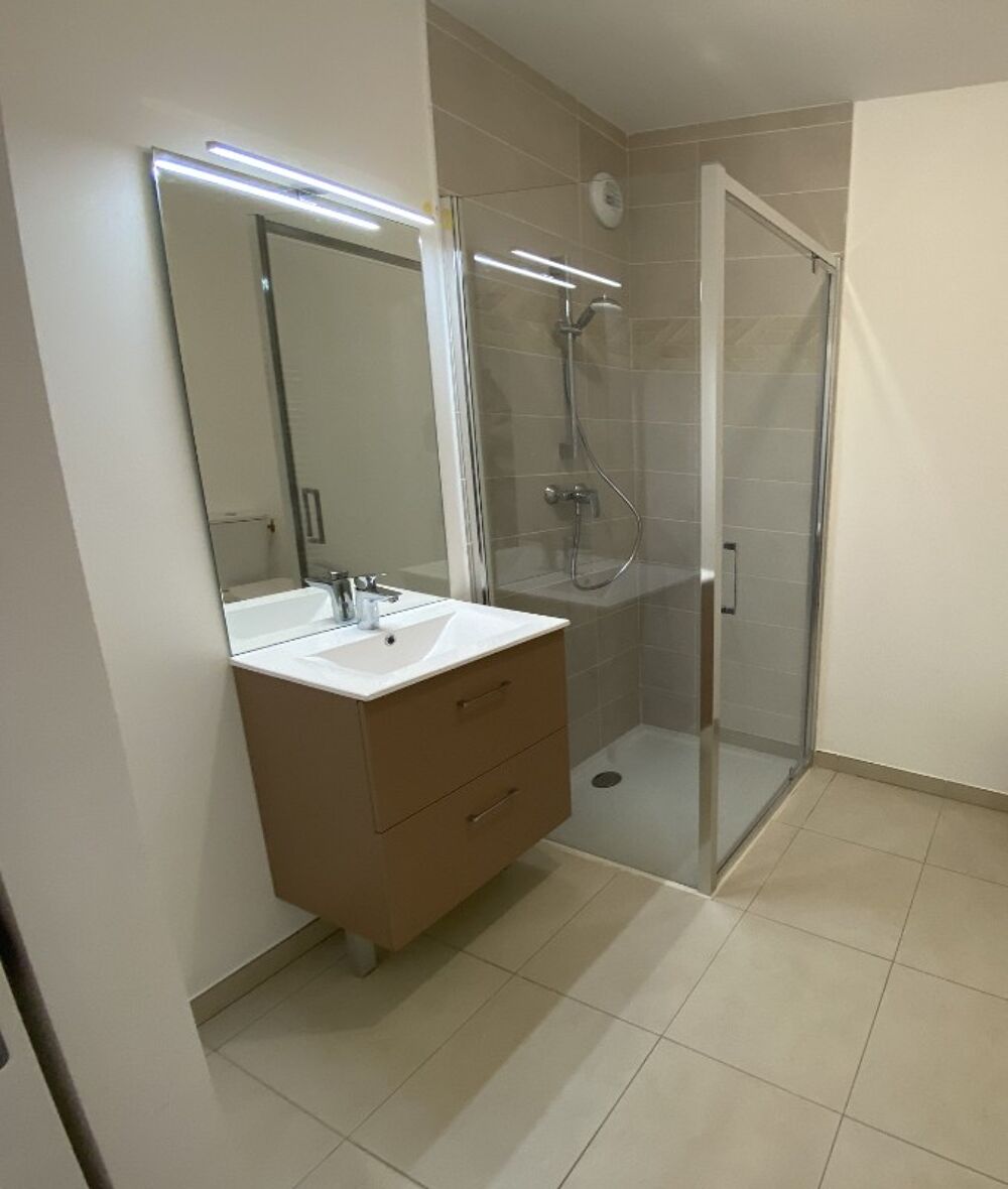 Location Appartement T2 NEUF avec terrasse et parking à BRON Bron