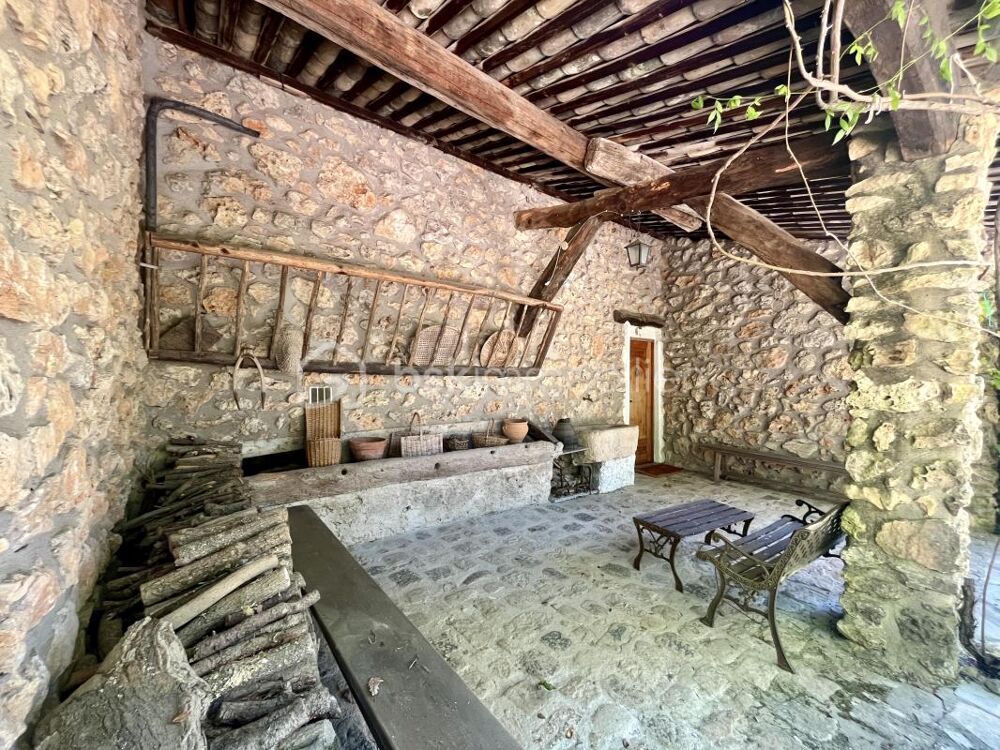 Charme, calme, intimité, à deux pas du village  T3 de 137 m2 + T2 de 32 m2  St Paul En Forêt (Var)