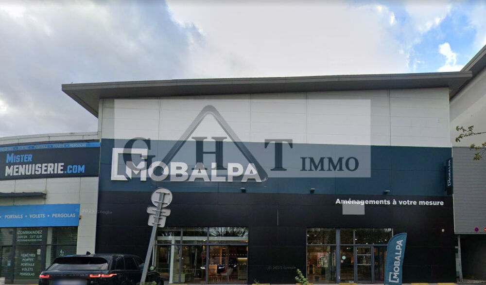   Local Commercial à louer 900m² Zone Commerciale des Ulysse 