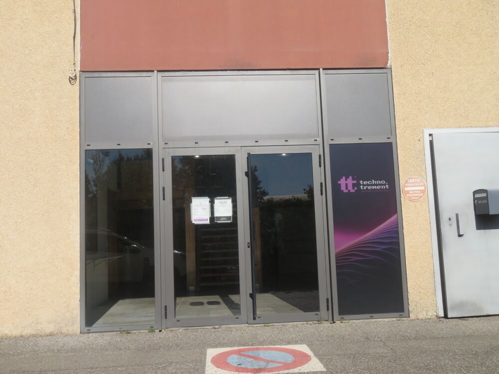   LOCAL commercial ou artisanal à LOUER DIGNE LES BAINS (04000) zone commerciale SAINT CHRISTOPHE 