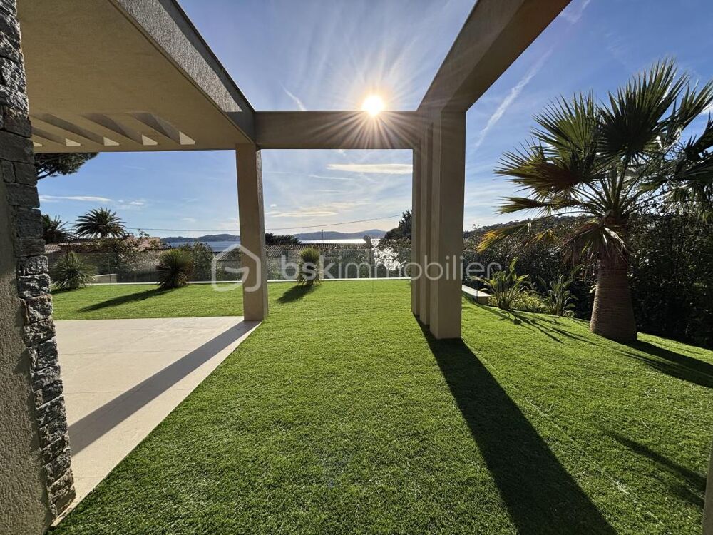 SAINTE MAXIME Villa contemporaine de prestige avec vue mer