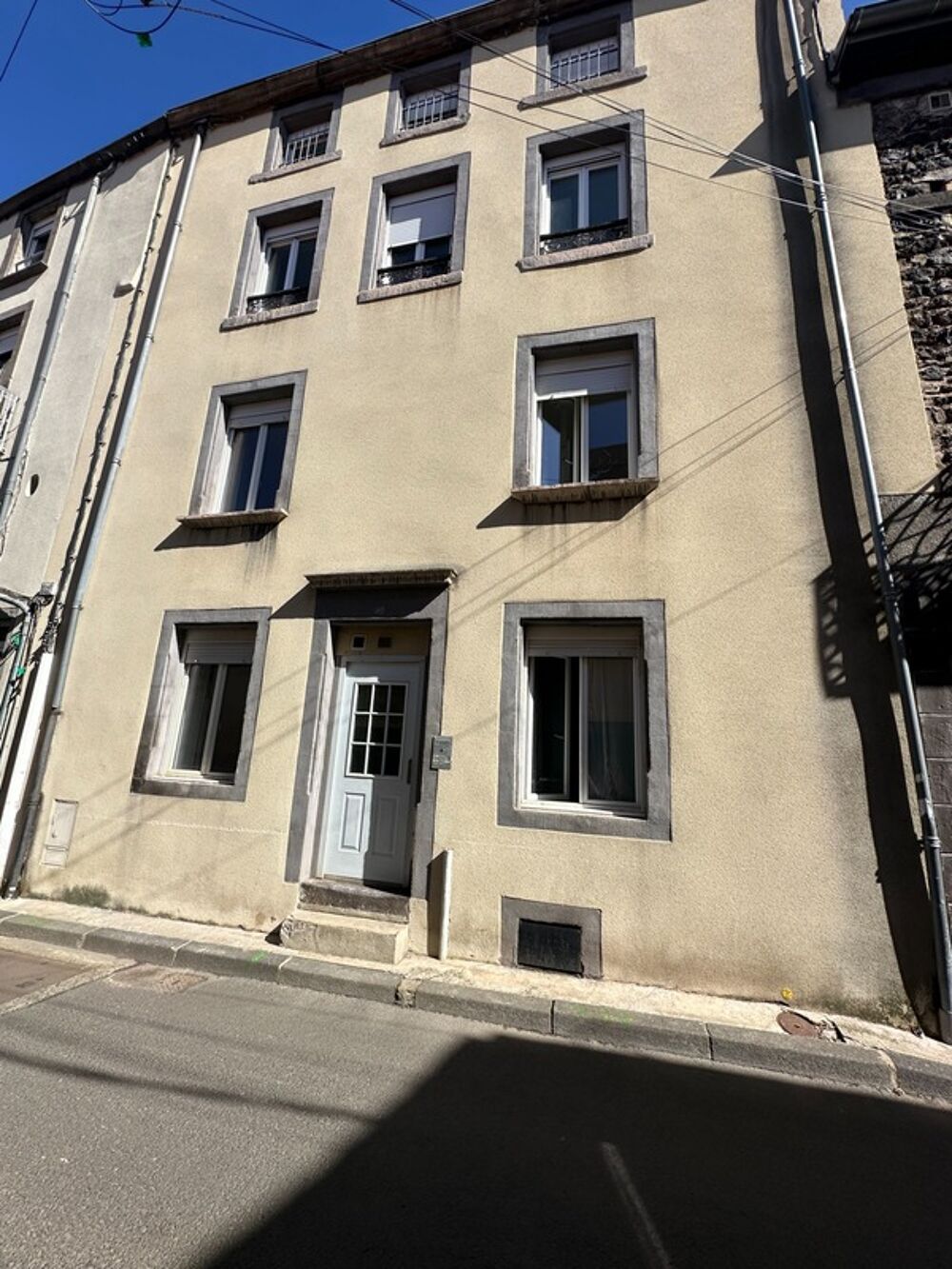 Vente Immeuble Immeuble à vendre BEAUMONT (63) 5 appartements Beaumont
