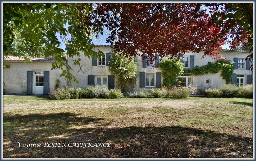 Maison à vendre 10 pièces VILLENEUVE LA COMTESSE (17) sur 4800 m² de terrain avec dépendances