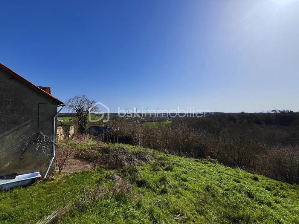 Maison en pierre à rénover  4 pièces  terrain 2046 m²  terrasse plein sud avec vue sur la vallée