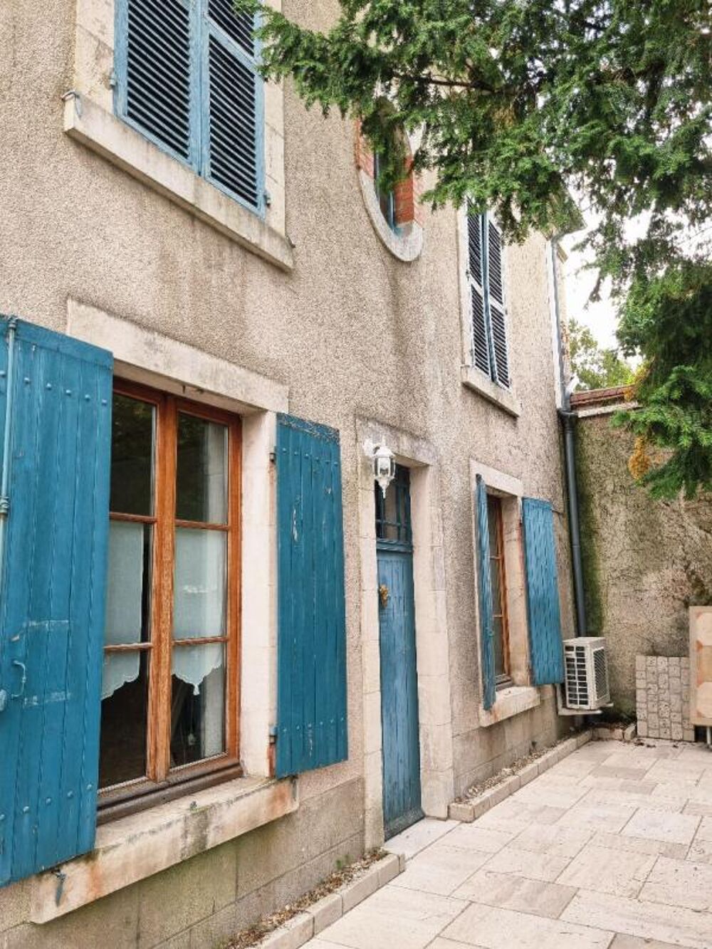 DEMEURE BOURGEOISE DU 19ème siècle au centre de CHATEAUNEUF SUR CHER