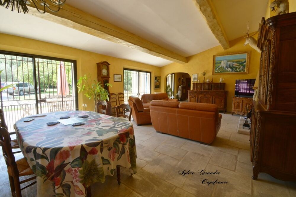 Dpt Bouches du Rhône (13), à vendre SAINT CHAMAS maison P7 de 165 m² - Terrain de 5 840,00 m² - Plain pied