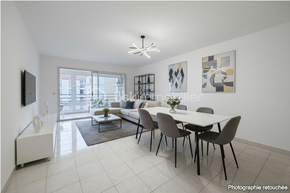 ? À VENDRE À SIX-FOURS-LES-PLAGES  INVESTISSEMENT LOCATIF - 4 PIÈCES RÉNOVÉ AVEC GARAGE DOUBLE  89 m²  CENTRE-VILLE