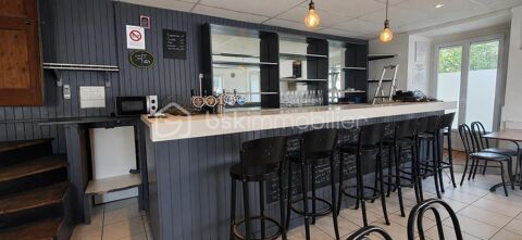   Murs commerciaux libres de 100m² avec 2 Appartements de 60m² chacun idéalement situés au cœur du village ! 