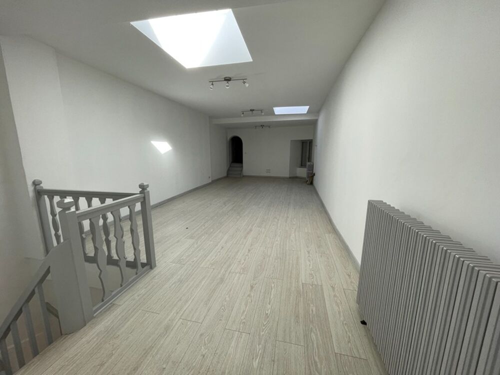   Centre CHAUFFAILLES Local commercial avec appartement rénové - total de 200m2 