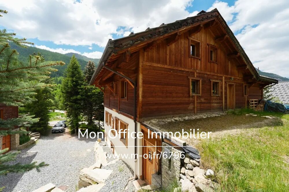 Vente Chalet Référence : 6796-MBE. - Chalet Haut de Gamme de 350m² avec piscine et garage XXL La salle les alpes