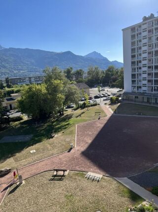  Appartement à louer 4 pièces 64 m²