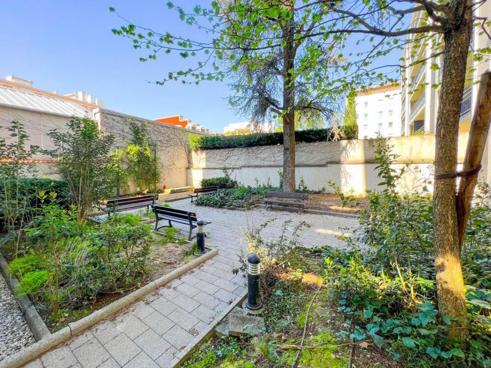 Location Appartement T2 meublé au 52 rue Antoine Lumière Lyon 8