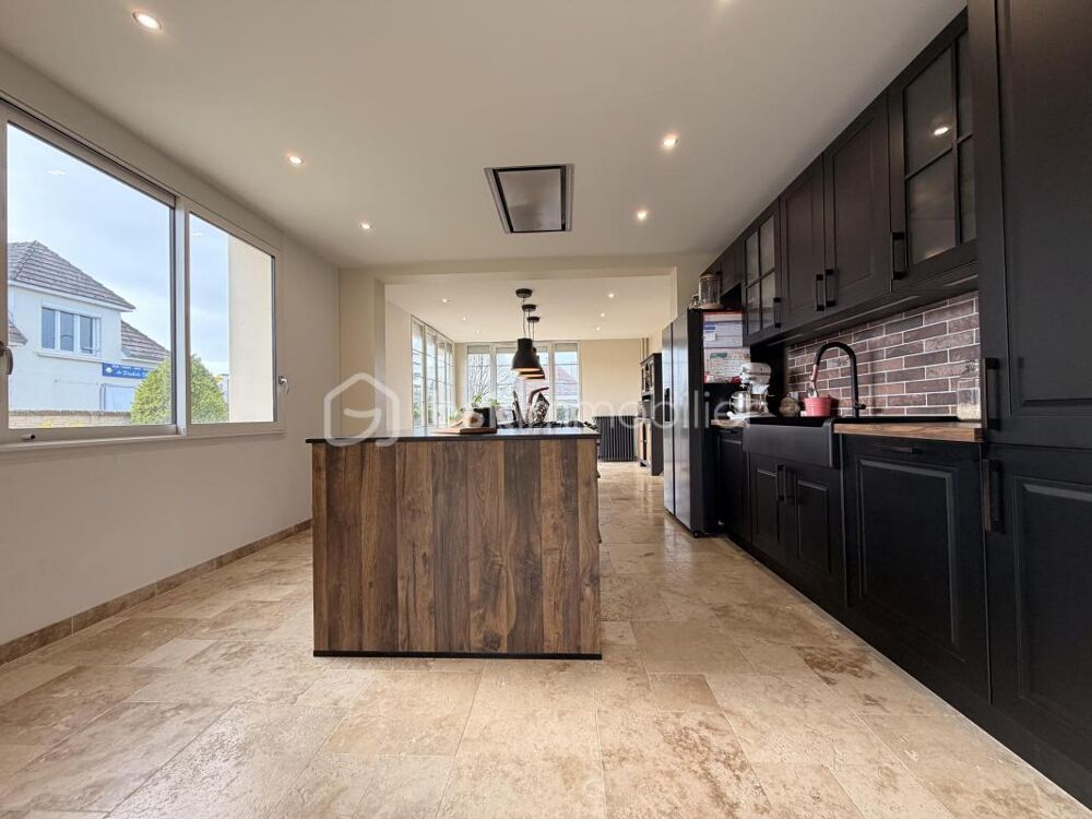 LA RÉNOVATION ET LES VOLUMES IMPRESSIONNANTS SONT AU RENDEZ-VOUS !