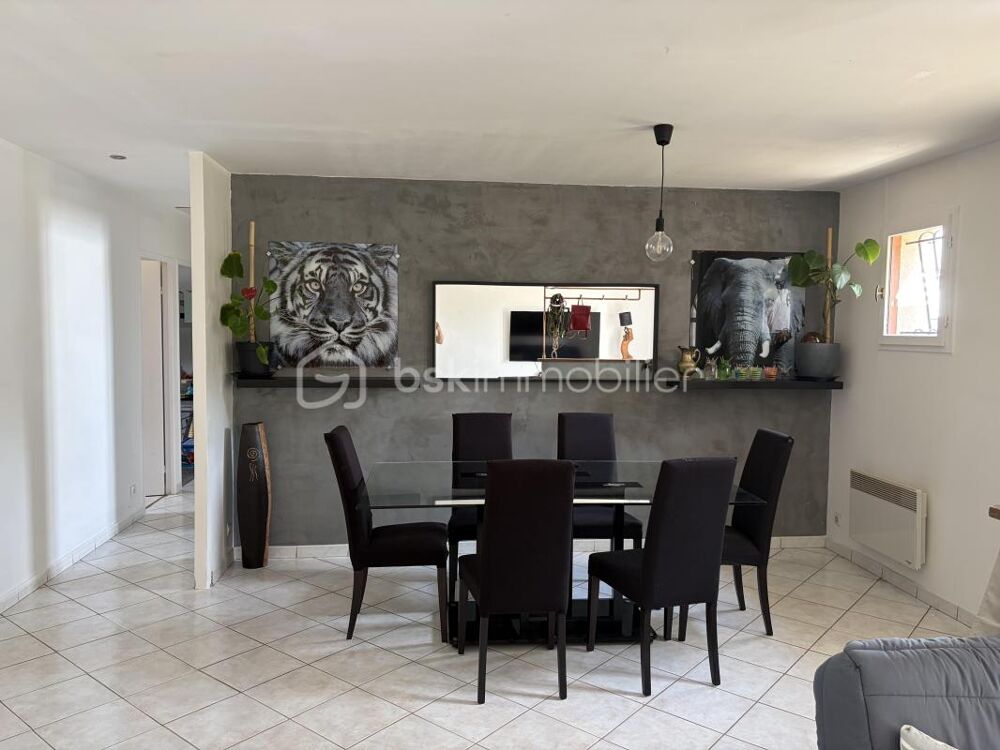 Très joli pavillon de plain-pied composé de ses 4 chambres, le tout sur son beau terrain plat !